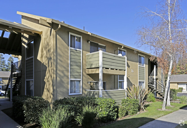 Foto del edificio - Sierra Village Apartment Homes