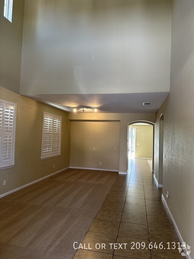 Building Photo - 2704 Acapulco Way