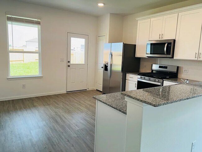 Foto del edificio - 23422 Weir Box Rd