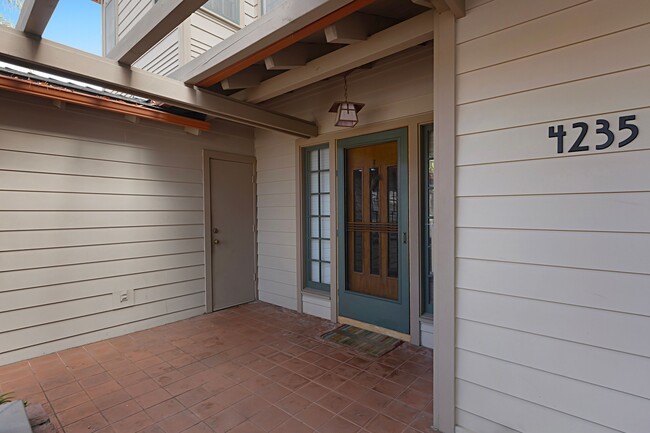 Building Photo - 4235 Arista St