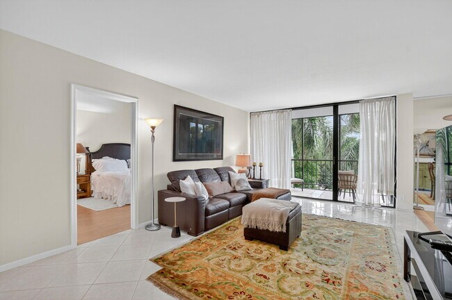 Building Photo - 6805 Willow Wood Dr