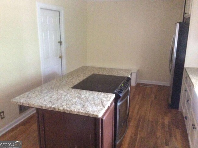 Building Photo - 290 Burke Cir