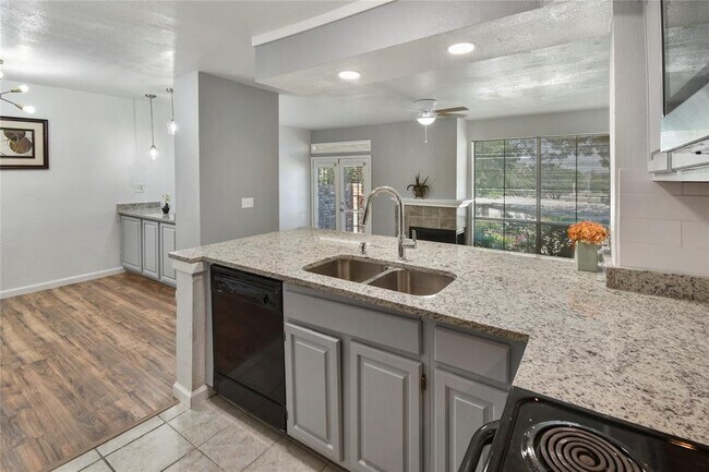 Building Photo - 3402 Country Club Dr W