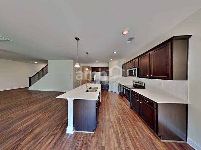 Foto del edificio - 550 Rivermist Dr