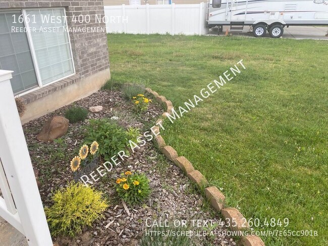 Building Photo - Gorgeous 3 Bedroom 2 Bath in a very nice n...