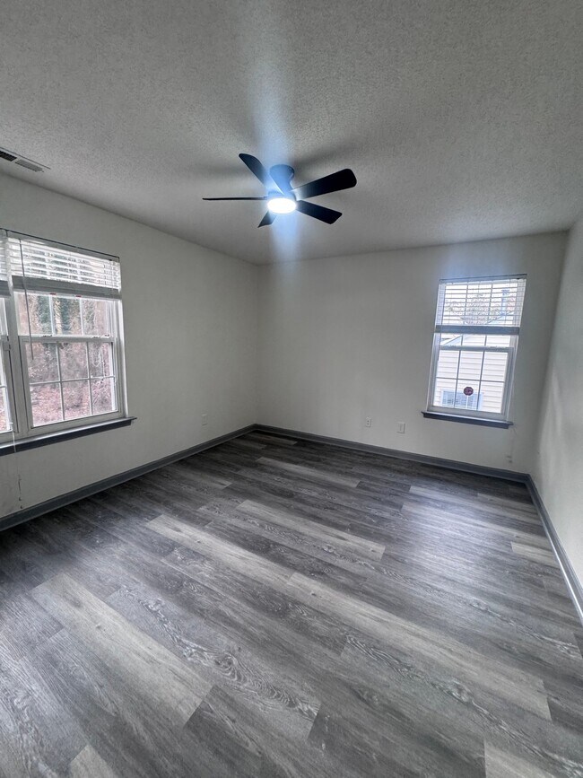 Foto del edificio - 3001 Corinth Ln