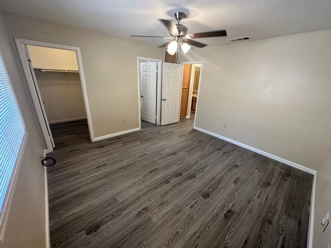 Building Photo - 438 Willow Dr