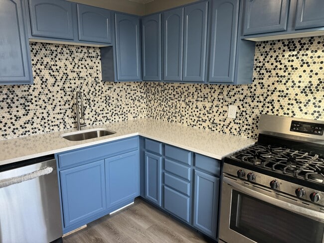 Foto del edificio - 1531 Fallowfield Ave