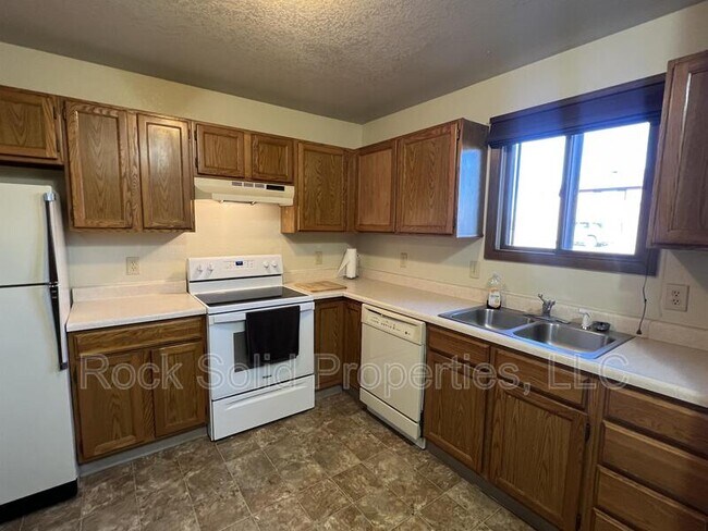 Foto del edificio - 3305 Frontier St