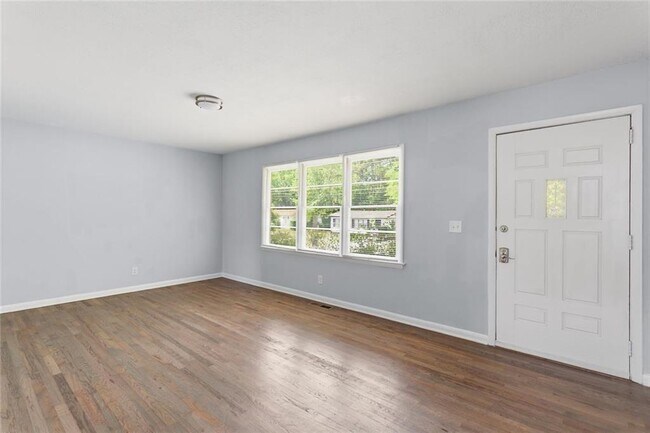 Foto del edificio - 2363 Beverly Ln