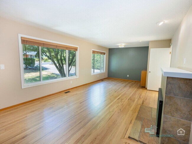 Foto del edificio - Beautiful 4 Bedroom Home