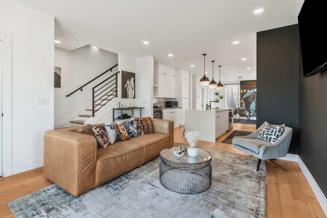 Building Photo - 1007 12th Ave N