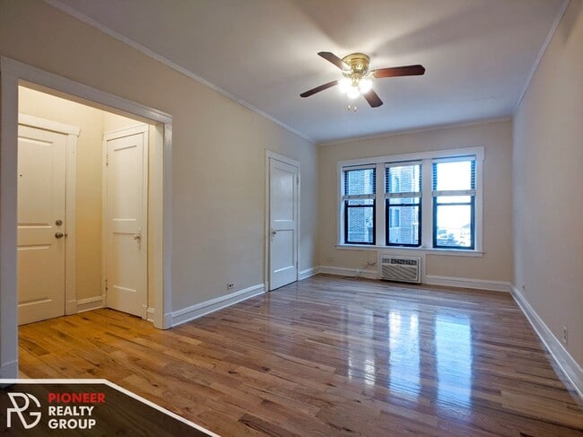 Building Photo - 736 W Addison St