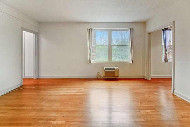 Foto del edificio - Spacious 1BR/1BA in Fabulous Cathedral Heights neighborhood!