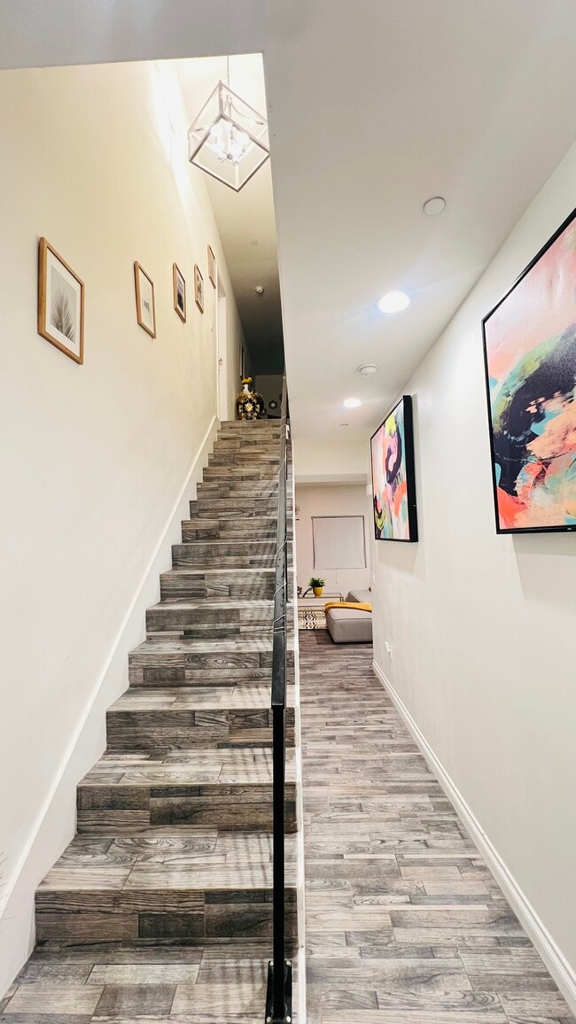 Photo - 909 Oakwood St Townhome
