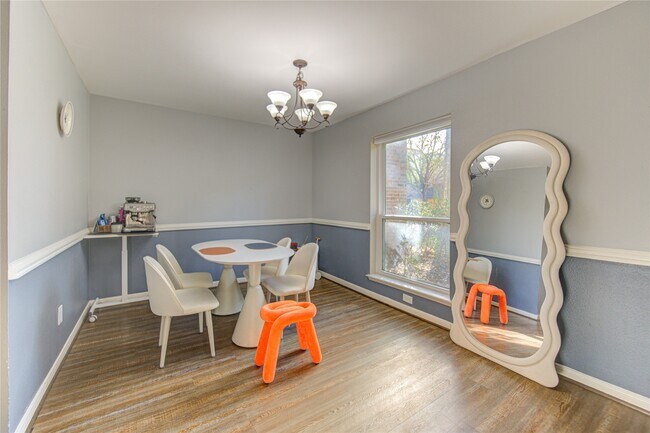 Foto del edificio - 1160 N Kirkwood Rd