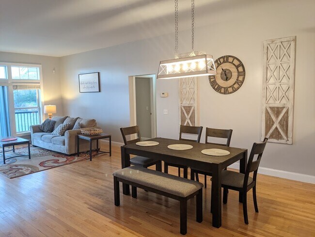 Foto del edificio - 1465 E Lakeshore Dr