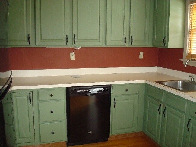 Building Photo - 119 W Colebrook St