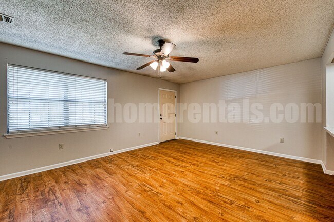 Building Photo - 114 S Mitchell St