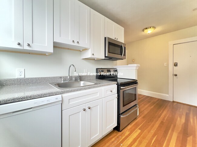 Building Photo - 402A Highland Ave