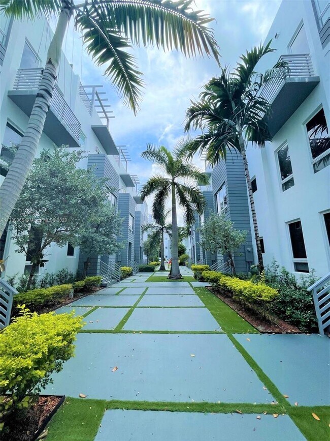Foto del edificio - 9165 NW 33rd St