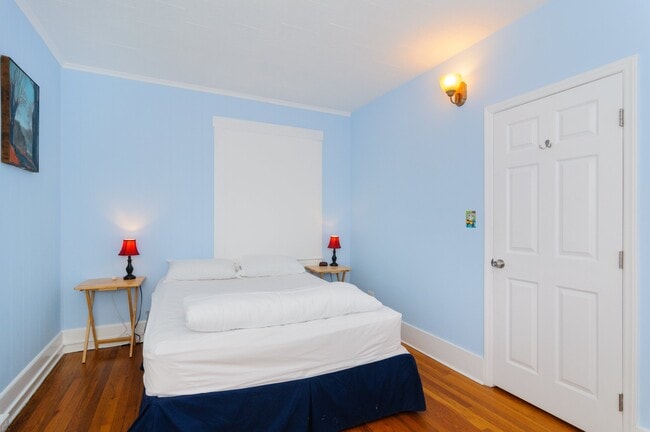 Foto del edificio - 28 Ravenscroft Dr