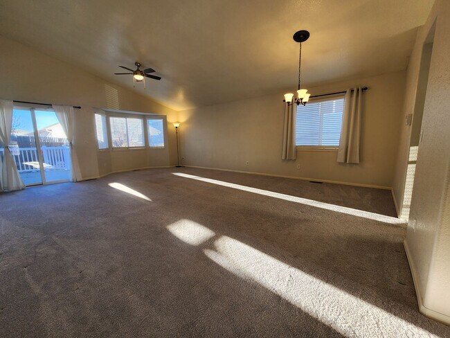 Foto del edificio - Stunning 3 Bed 2 Bath Home In Stetson Hills!!!