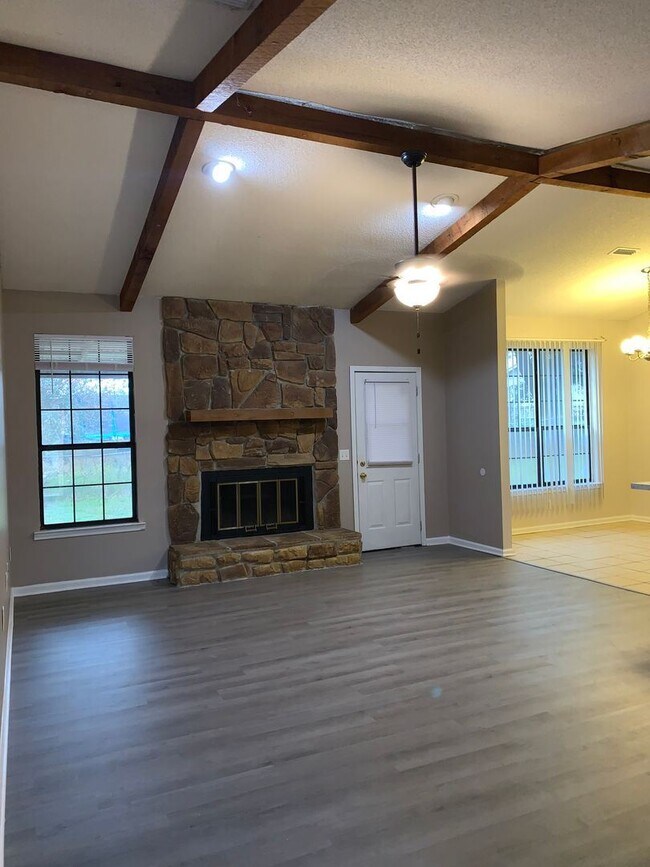 Foto del edificio - 3 br, 2 bath House - 103 Michelle Court