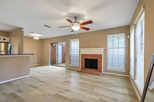 Foto del edificio - 2211 S Kirkwood Rd
