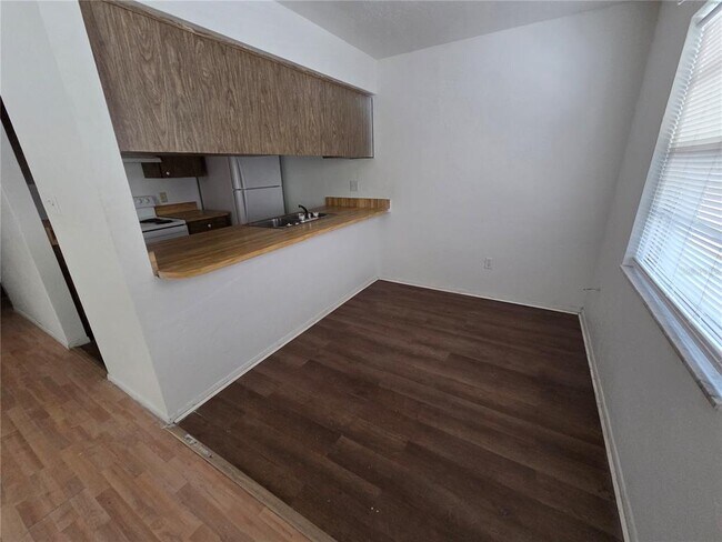 Foto del edificio - 830 N Clake Ave