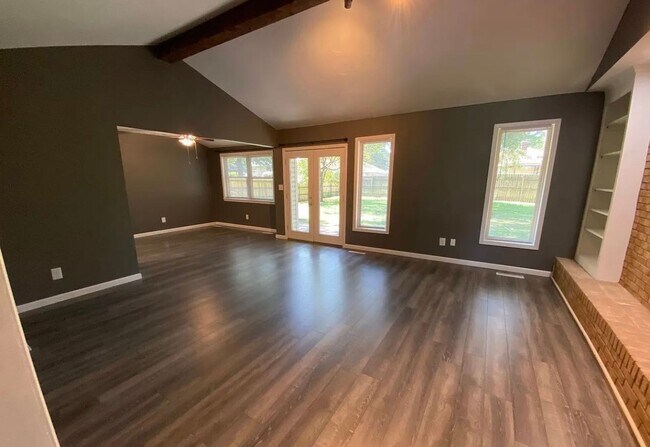 Building Photo - Lovely 3 bedroom, 2 bathroom house for ren...