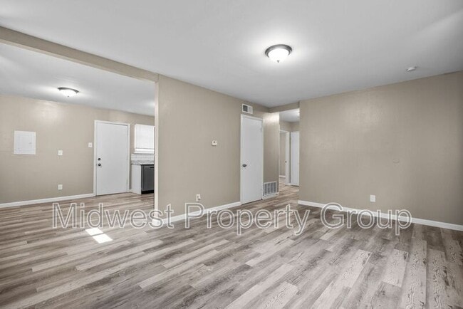 Building Photo - 5 Boles Ave