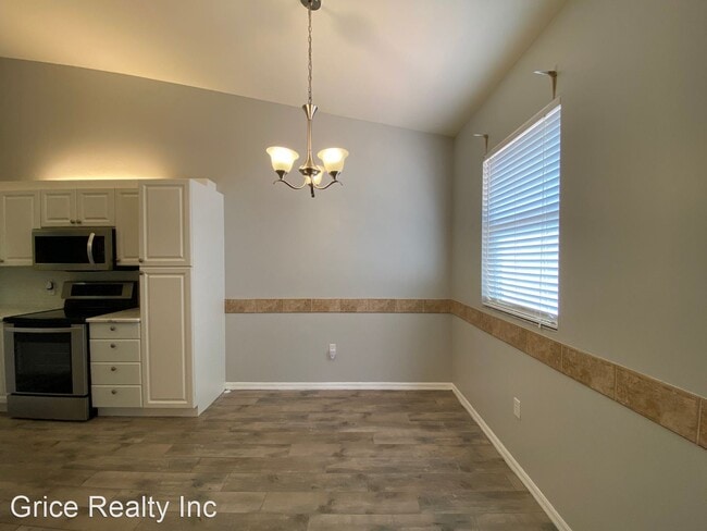 Building Photo - 377 Robin Hood Cir