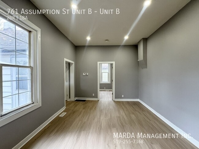 Building Photo - NEWLY RENOVATED 2 BED / 1 BATH UNIT ON ASSUMPTION + HYDRO & GAS!