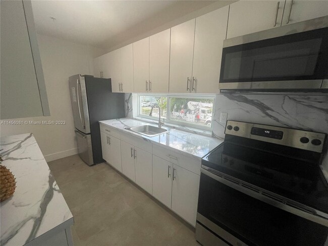 Foto del edificio - 645 Palmetto Dr