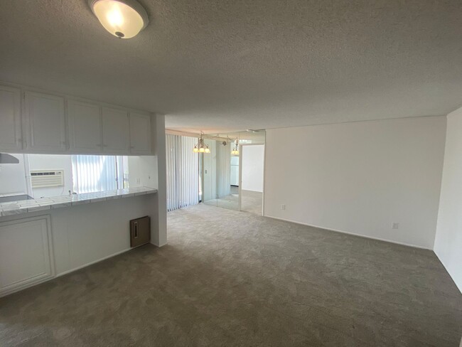 Foto del edificio - Upgraded 2 Bedroom Condo in San Carlos!!  ...
