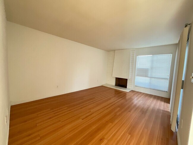 Foto del edificio - 11261 Knott Ave