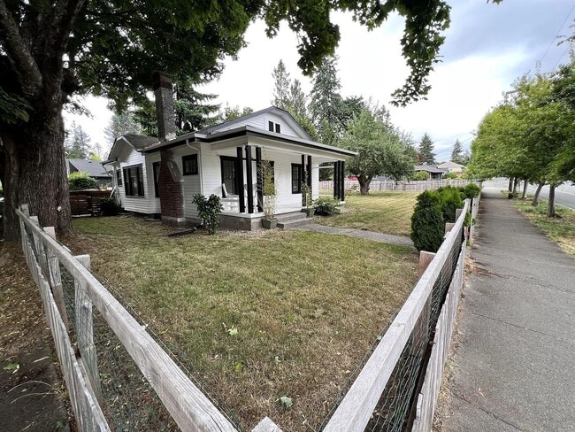 Foto del edificio - Beautifully Imperfect Character Craftsman Home! Eastside Olympia Home