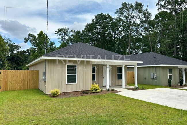 Foto del edificio - **OPEN HOUSE 08/17 1-3PM** 4 Bed/2 Bath Ho...