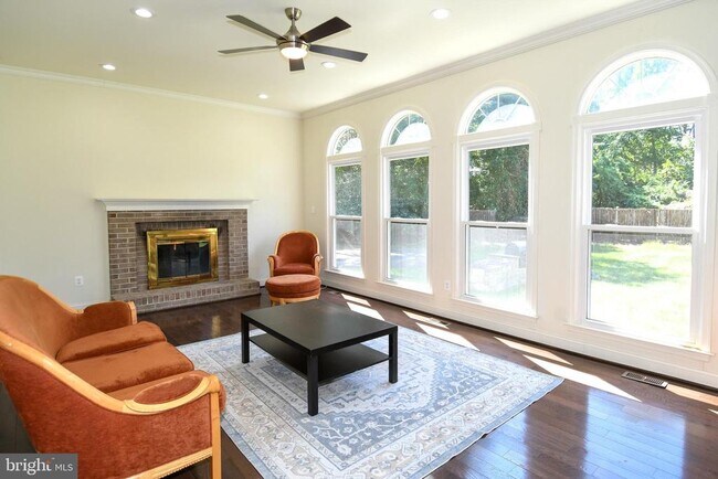 Foto del edificio - 8012 Wingate Dr