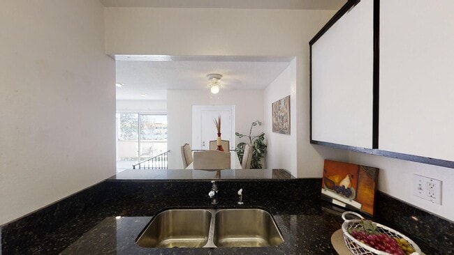 Building Photo - Large Studio Condo/ Perfect Location