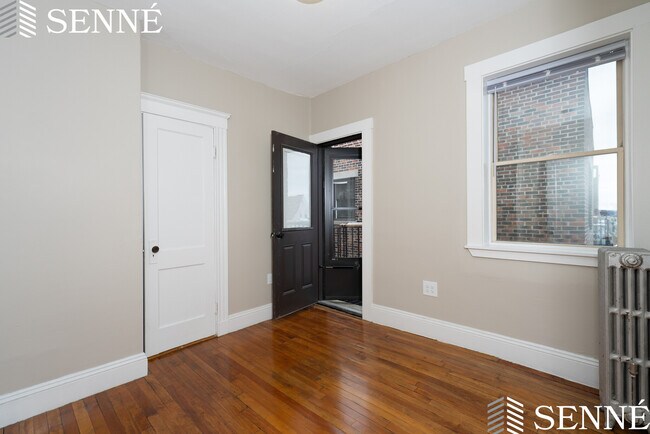 Foto del edificio - 6 Sherborn Ct