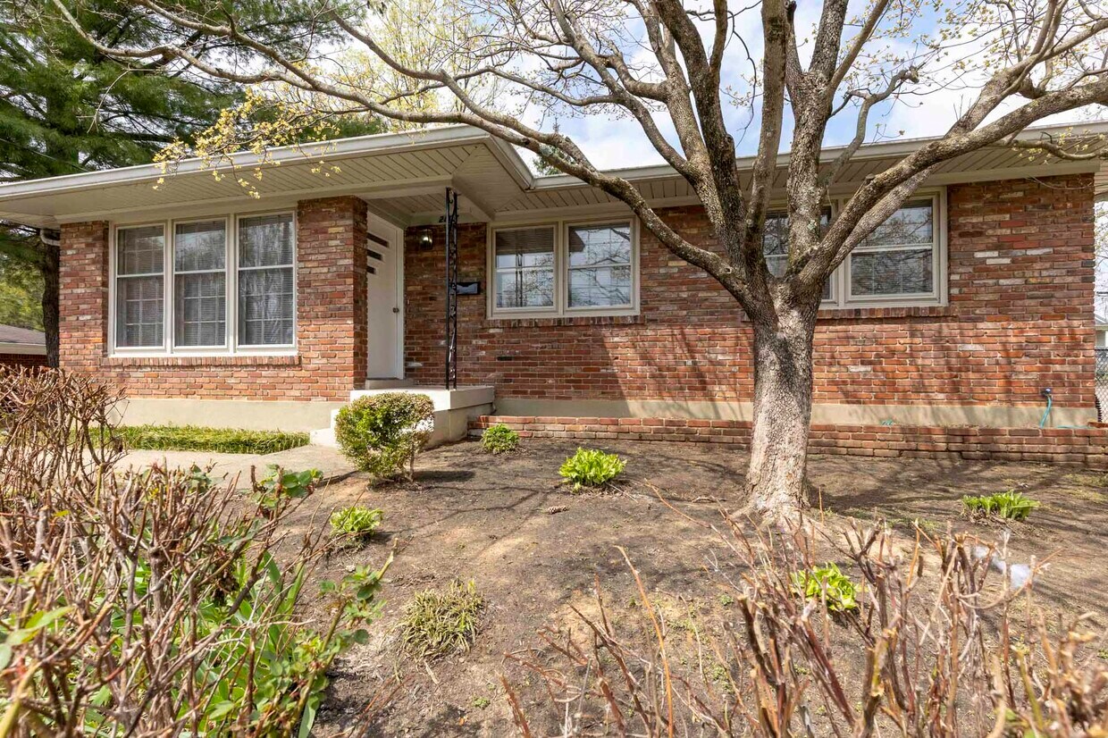 2807 Thistlewood Dr, Louisville, KY 40206 House Rental in Louisville