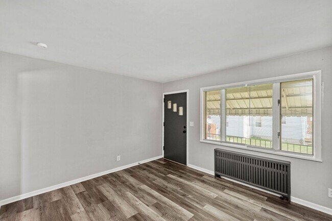 Foto del edificio - 2 Bedroom House in Aliquippa Available on ...