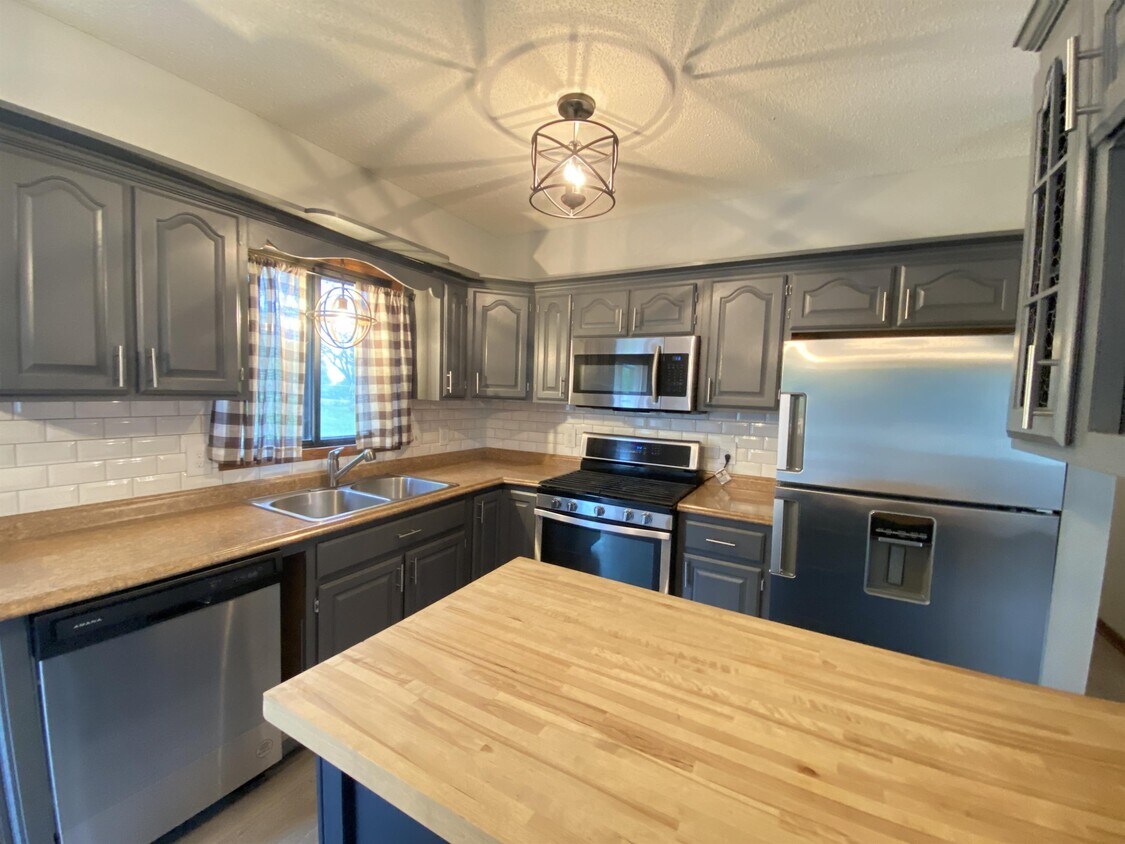 205 9th St NE, Byron, MN 55920 House Rental in Byron, MN