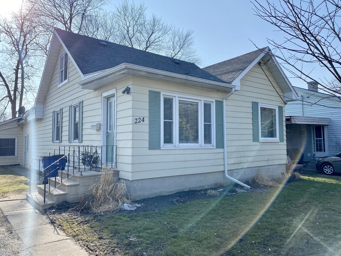 Primary Photo - 224 Joseph St