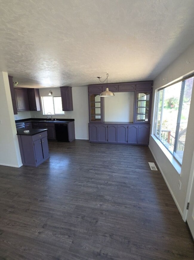 Building Photo - 2 Bedroom 2.5 Bath in Clearlake Riviera