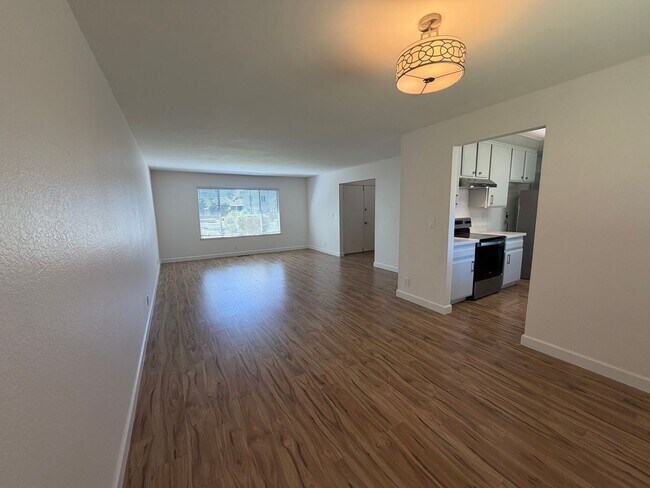 Foto del edificio - BLOSSOM VALLEY - Nice two story home on large lot, great location.