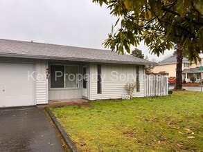 Building Photo - 3012-3018 NE 86th Ave