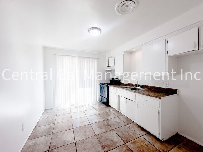 Building Photo - 611 Wilson Ave